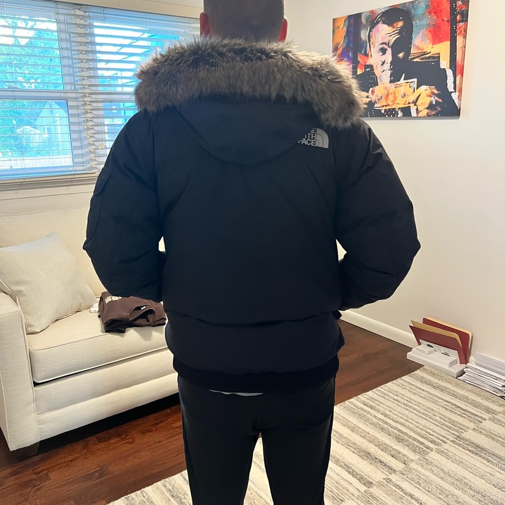 The North Face Men's Black Puffer Jacket - Picture 2 of 5